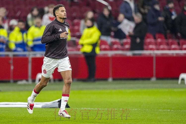 罗马诺:西汉姆联U21天才球员约书亚-阿贾拉预计赛季末离队 罗马诺:西汉姆联U21天才球员约书亚-阿贾拉预计赛季末离队